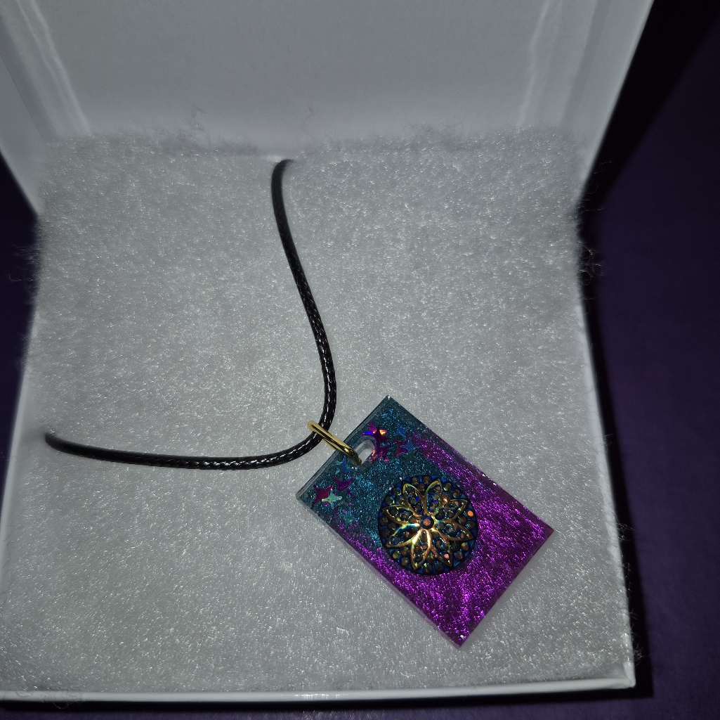 Elegant Purple And Blue Pendant Necklace